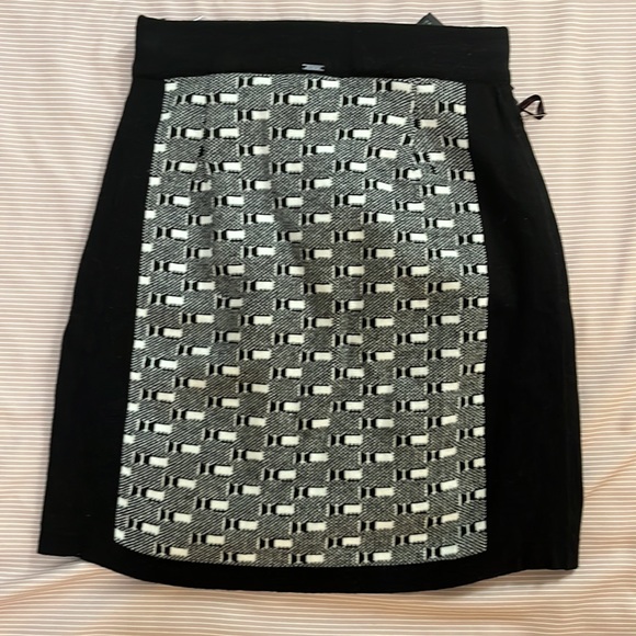 Black and White Print Skirt NWT - Picture 2 of 3